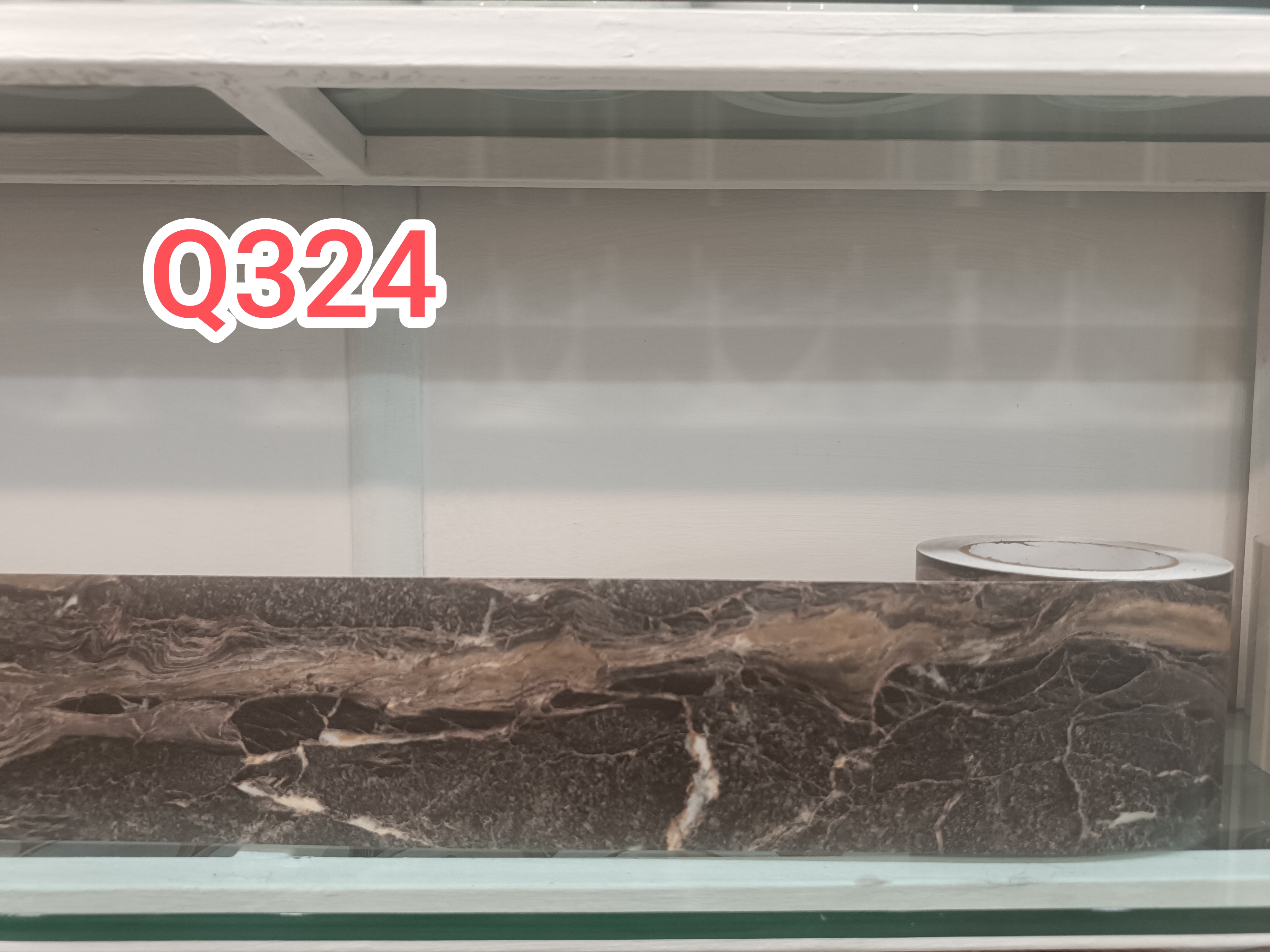 برچسب قرنیزی کد Q324 طرح سنگ مات قهوه ای ابر و بادی