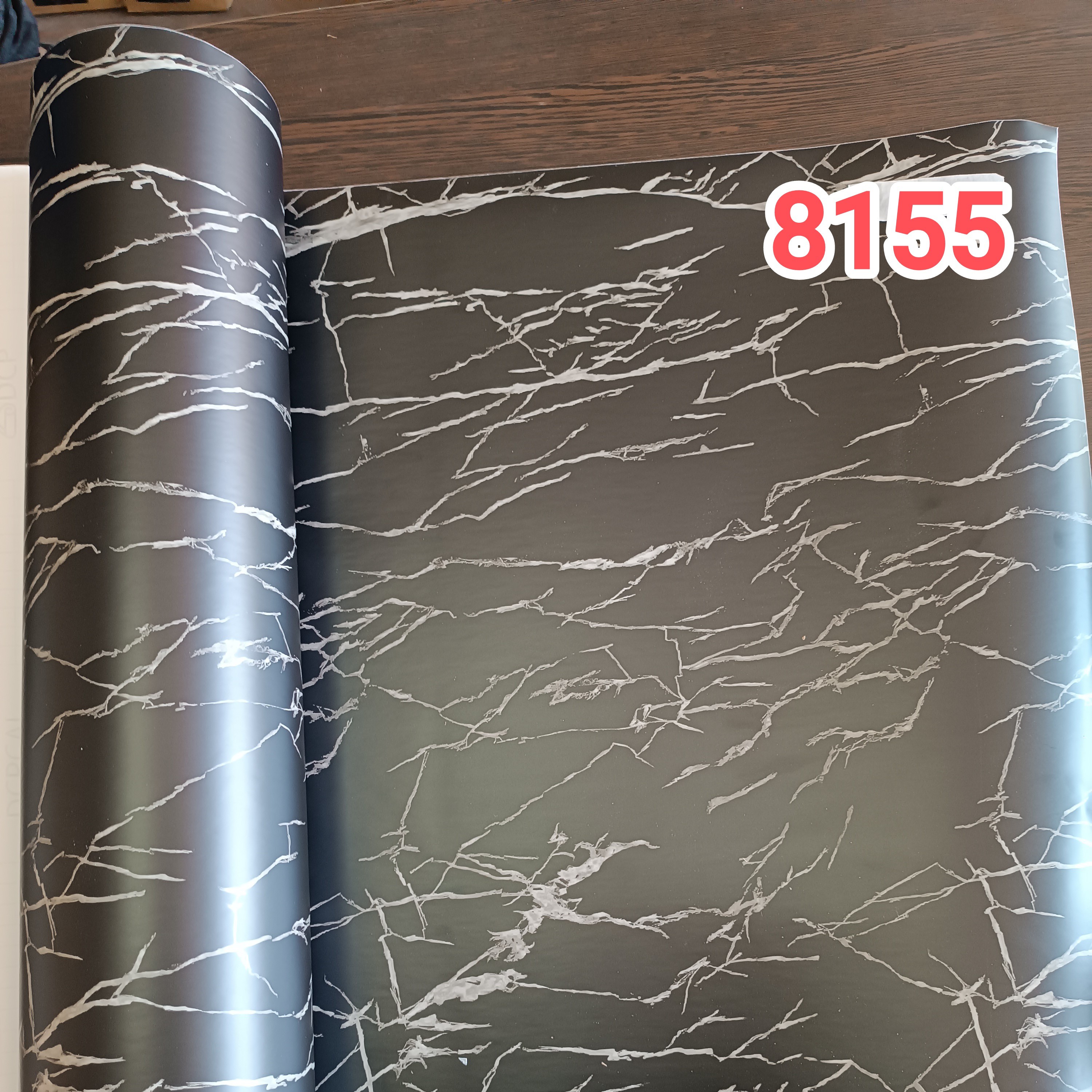 برچسب کابینت طرح سنگ مات کد 8155 مشکی ضخیم رگه سفید