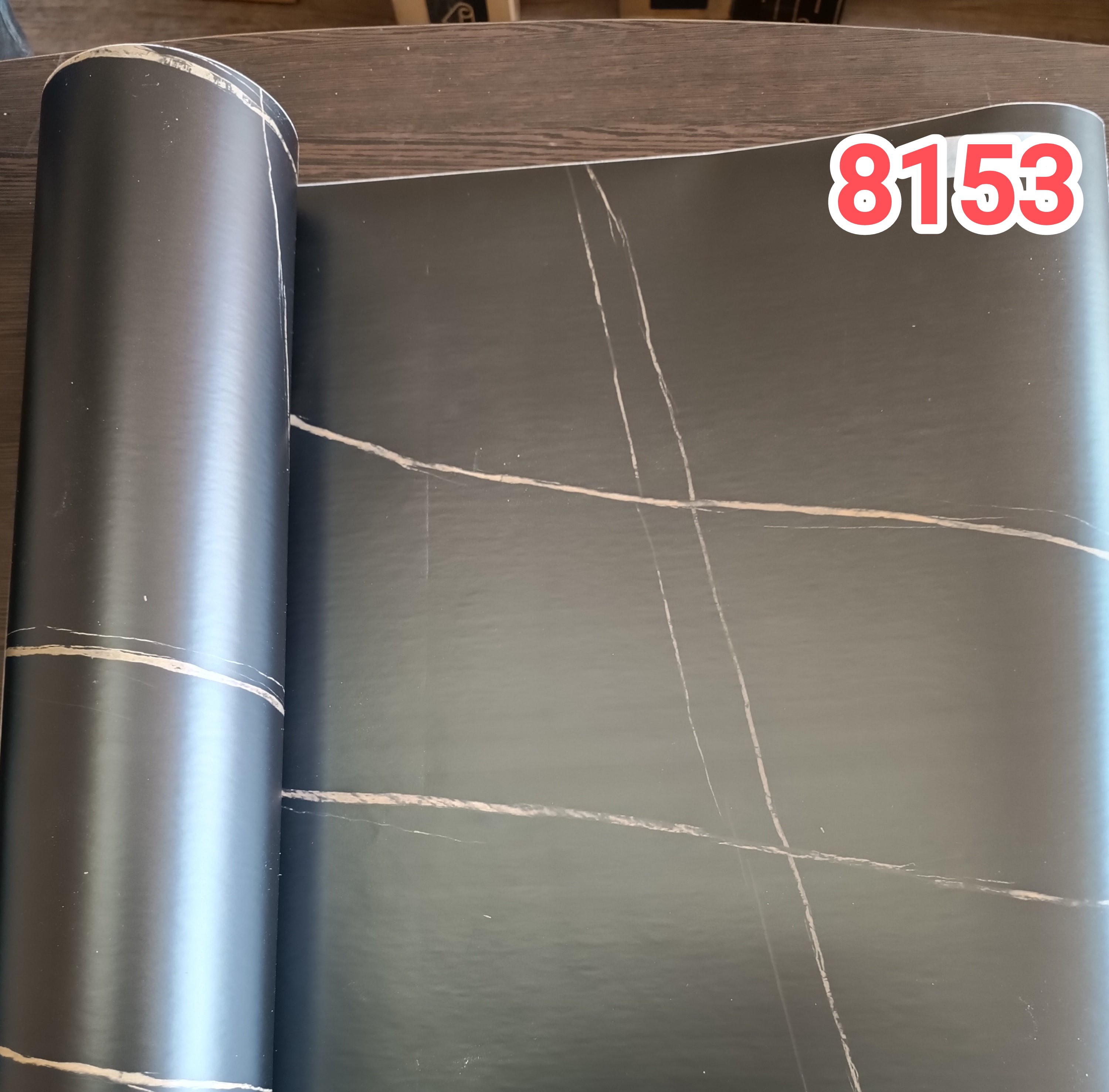 برچسب کابینت طرح سنگ مات کد 8153 مشکی رگه طلایی ضخیم
