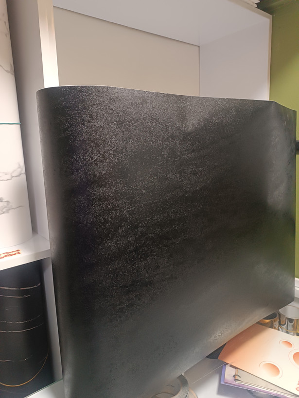 برچسب کابینت کد ۲۶۲۷ طرح چرم مشکی درشت بافت عرض ۶۰ سانت